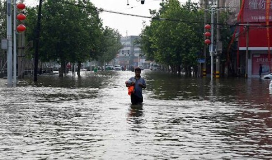 У Китаї евакуювали понад 4 тисячі людей через загрозу повені