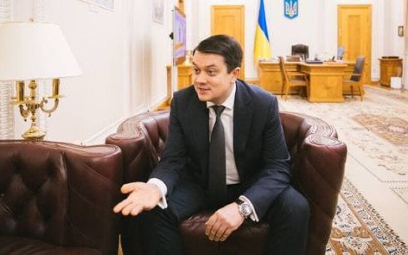 На з’їзді партії «Слуга народу» Разумкова можуть позбавити депутатського мандату