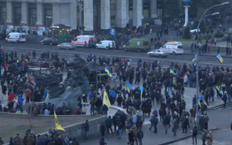У Києві сотні людей вийшли на акцію під назвою &#8220;Червона лінія&#8221;