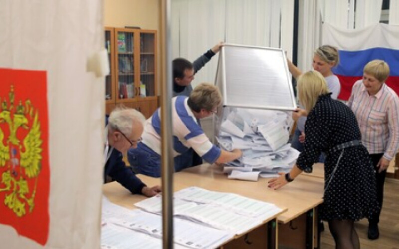 Члени дільничної виборчої комісії в Санкт-Петербурзі влаштували погром на ділянці