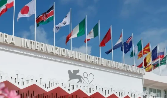 Україна вимагає прибрати російський прапор з Венеційського кінофестивалю