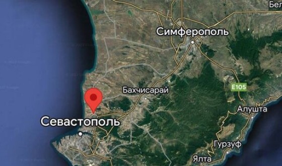 У Севастополі пролунав вибух: окупанти перекрили рух Кримським мостом