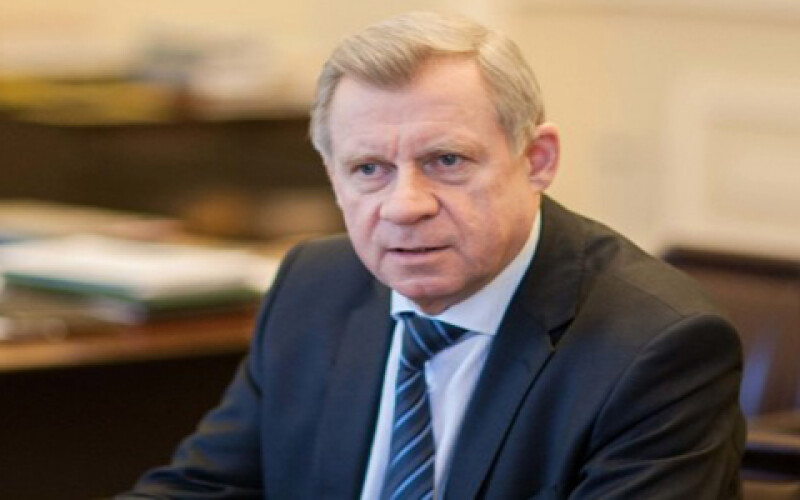 Керівник Нацбанку Яків Смолій екстрено повертається в Україну
