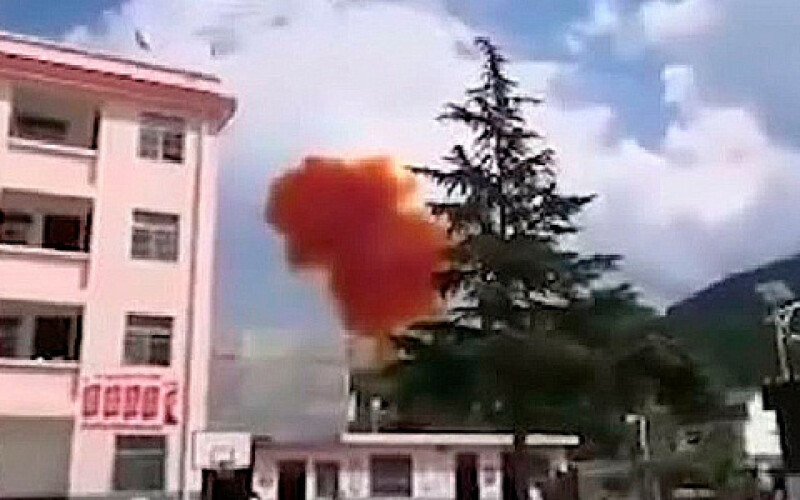 Частина китайської ракети впала біля житлових будинків
