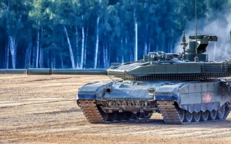 Колона російських танків рухається в сторону України