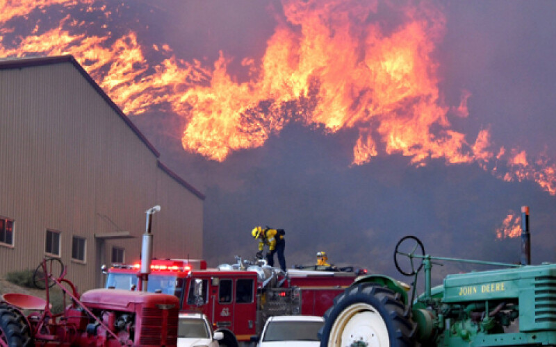 Пожежа в Каліфорнії охопила 2 тисячі кв. км, знищено 550 домоволодінь