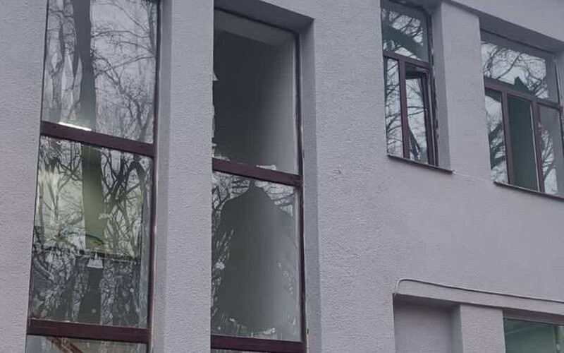 У Харкові рашисти атакували ракетами приміщення Обласного центру онкології