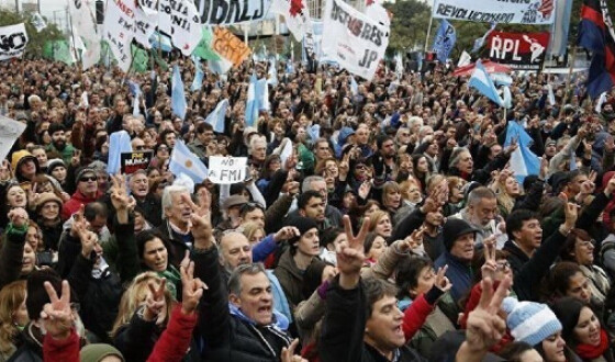 Аргентина відмовилася платити МВФ за кредитами