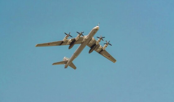 Два російські борти Ту-95мс піднялись у повітря з аеродрому «Оленья»