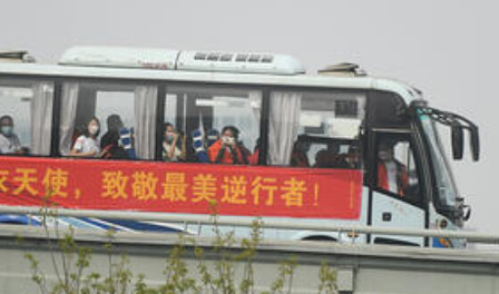 У Китаї автобус зі школярами впав у водосховище