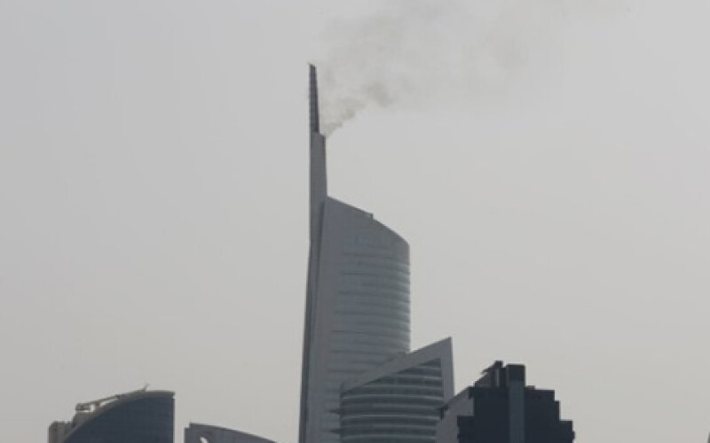 В Дубае в небоскребе произошел пожар