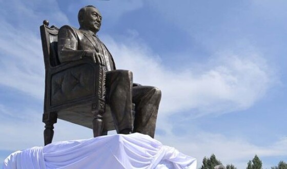 Президент Казахстану відкрив пам&#8217;ятник Назарбаєву