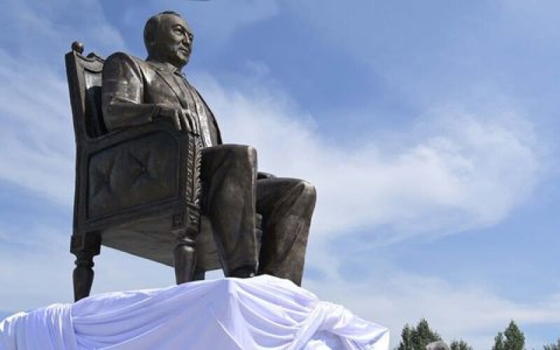 Президент Казахстану відкрив пам&#8217;ятник Назарбаєву