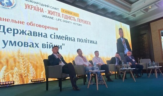 У Києві провели Міжнародний саміт «Україна – Життя. Гідність. Перемога!»