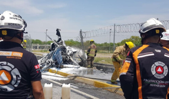 На сході Мексики неподалік від військової бази впав вертоліт