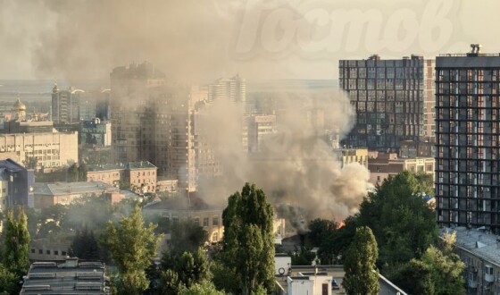 У російському Ростові горить військова частина