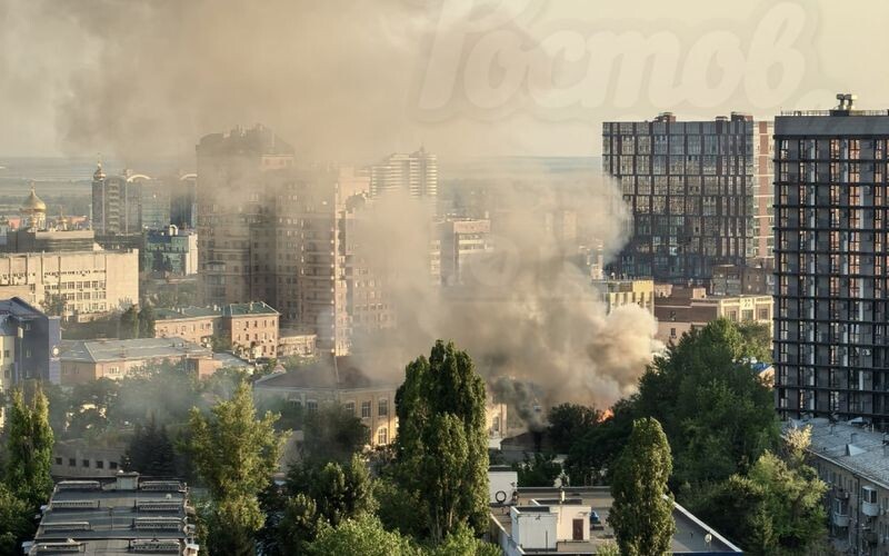 У російському Ростові горить військова частина
