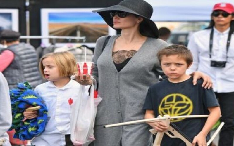 Ще одна дочка Анджеліни Джолі перестала носити жіночий одяг