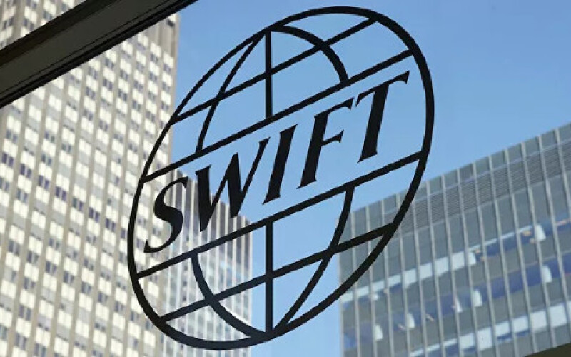 Експерт розповів, до чого може привести відключення Росії від SWIFT