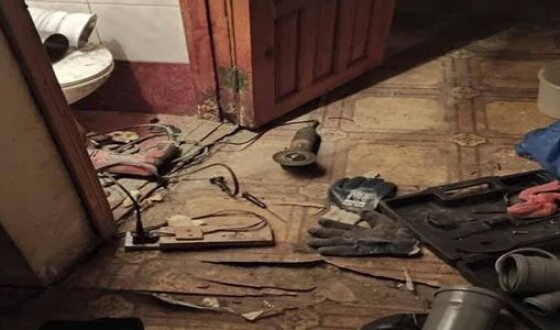 В Одесі чоловік зрізав замки та каналізаційні труби у чужій квартирі