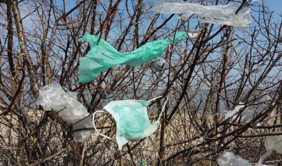 В ООН повідомили про зростання забруднення навколишнього середовища пластиком через маски і рукавички