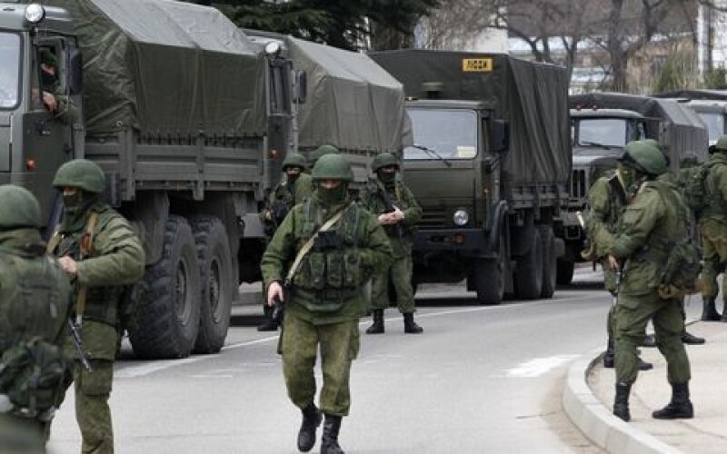 Російські окупанти стягують військову техніку поблизу російсько-білоруського кордону