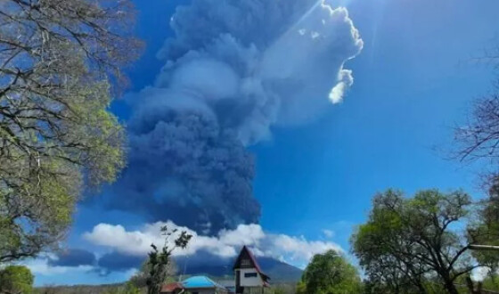 В Індонезії почав вивергатися вулкан Левотоло, жителів евакуйовано