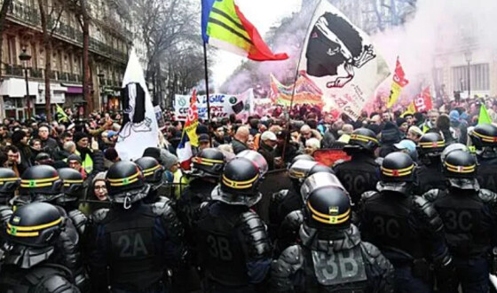 На мітингах у Парижі затримали 101 особу