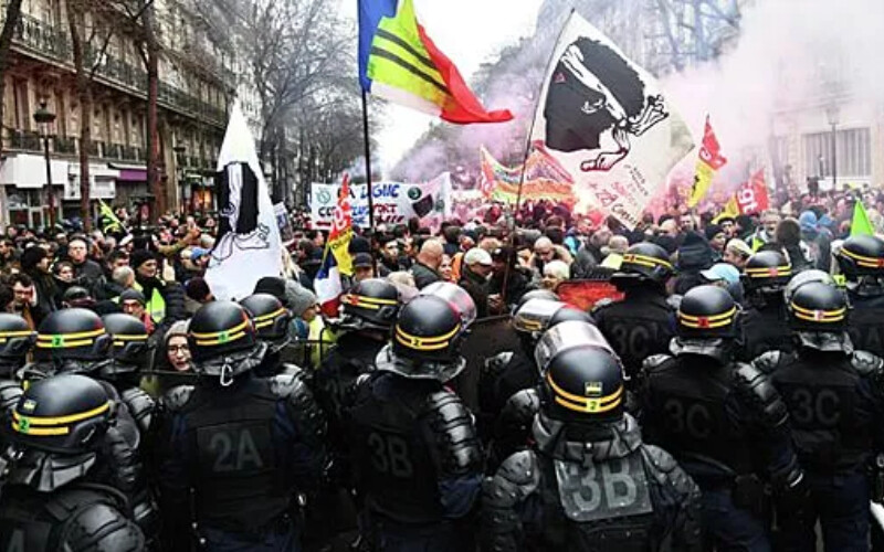 На мітингах у Парижі затримали 101 особу