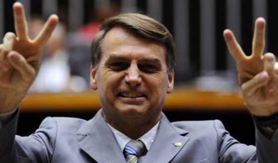 В Бразилии суд отменил обязывающее президента постановление носить маску