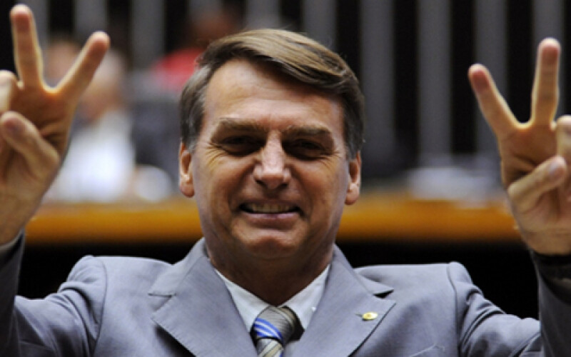 В Бразилии суд отменил обязывающее президента постановление носить маску
