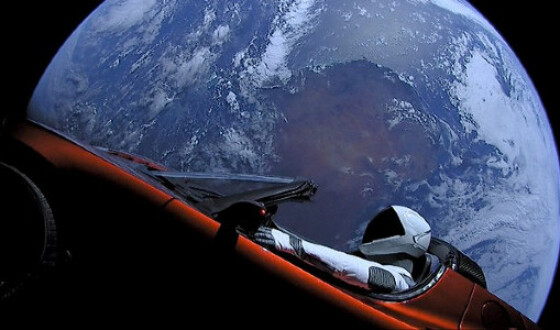 Tesla з манекеном Starman наблизилася до Марсу