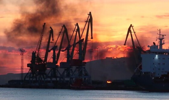 Росіяни вивели два кораблі з бухти Феодосії після атаки на «Новочеркаськ»
