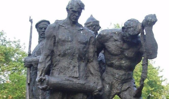 У Києві демонтували ще один радянський пам’ятник