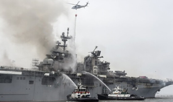 Військовий корабель США, який горів чотири дні, вдалося загасити