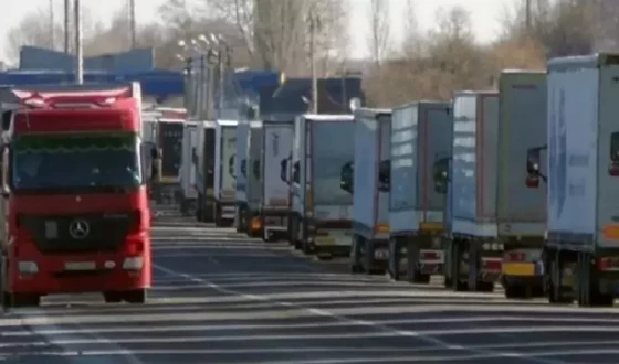 Протести перевізників затримують вантажівки для ЗСУ на кордоні з Польщею