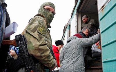 Росія депортує українців з окупованих територій