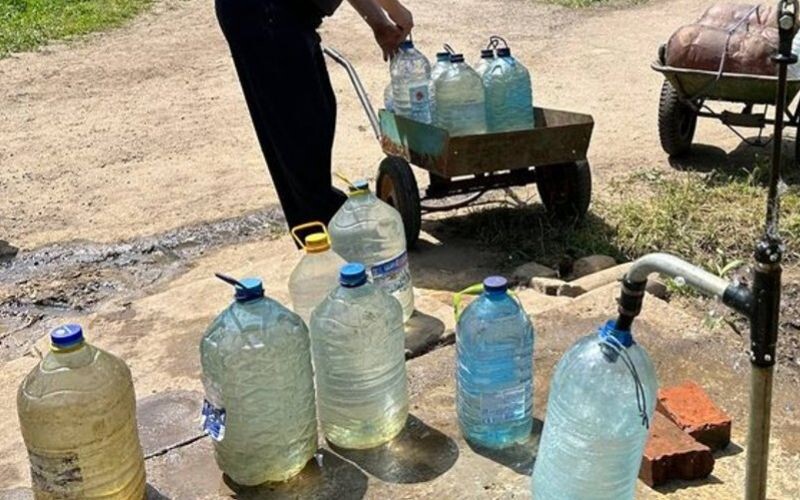 У Донецькій та Луганській областях забруднена вода в кранах стрімко дорожчає