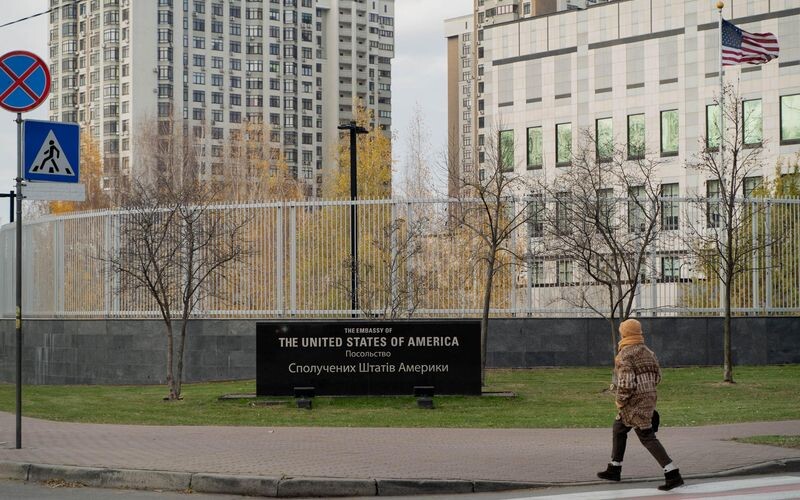 США не евакуюватимуть посольство з Києва попри погрози РФ