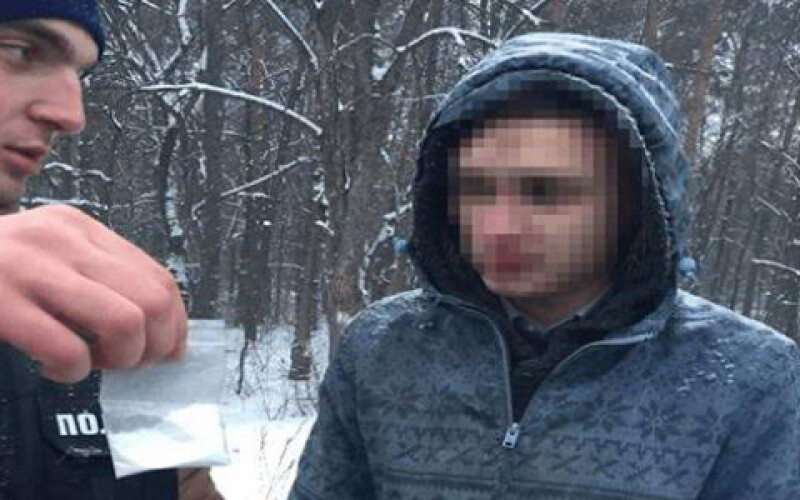 В Киеве парень устраивал в квартирах вечеринки с наркотиками