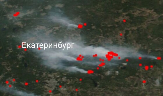 У російському Єкатеринбурзі масштабна пожежа загрожує екологічній катастрофі