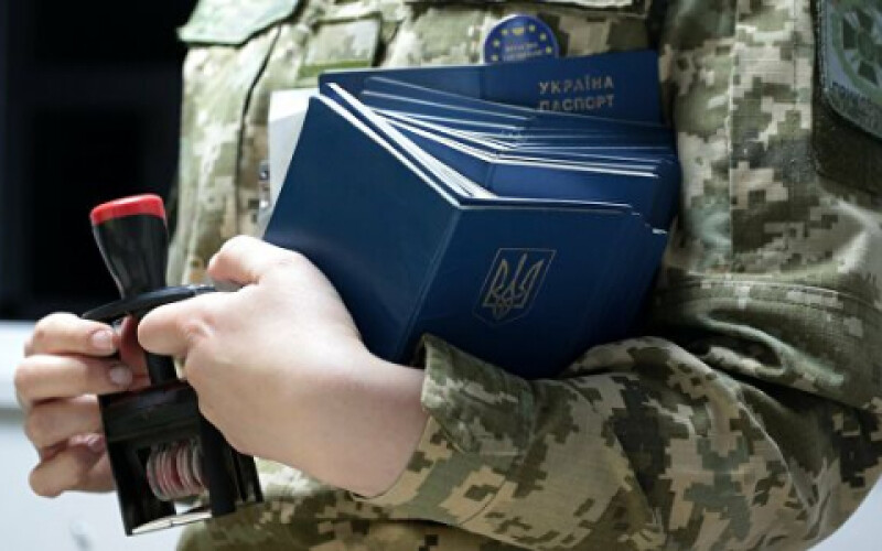 Український паспорт можна буде отримати без відмови від іншого громадянства