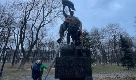 У Києві демонтували ще один радянський пам&#8217;ятник