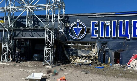 Терористи обстріляли гіпермаркет у Херсоні: є загиблі