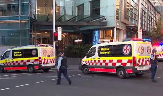 В Австралії чоловік із ножем напав на відвідувачів торгового центру