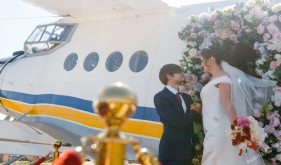 Одесситы устроили свадьбу на высоте 1000 метров