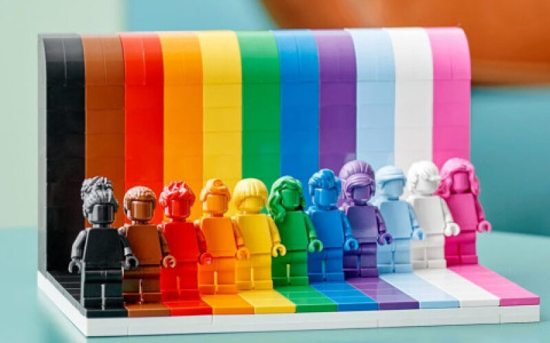 Lego випустить перший райдужний набір на підтримку ЛГБТ-спільноти