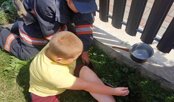 Під Хмельницьким врятували хлопчика, що впав на металевий прут