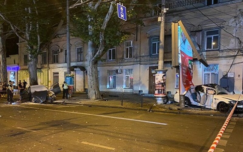 У центрі Одеси чотири люди постраждали при зіткненні BMW та Opel. ВІДЕО