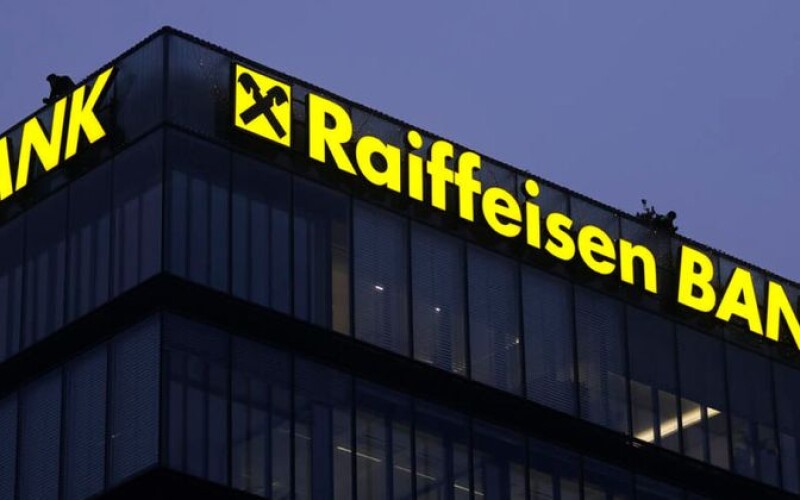 Raiffeisen Bank планує вивести активи з росії